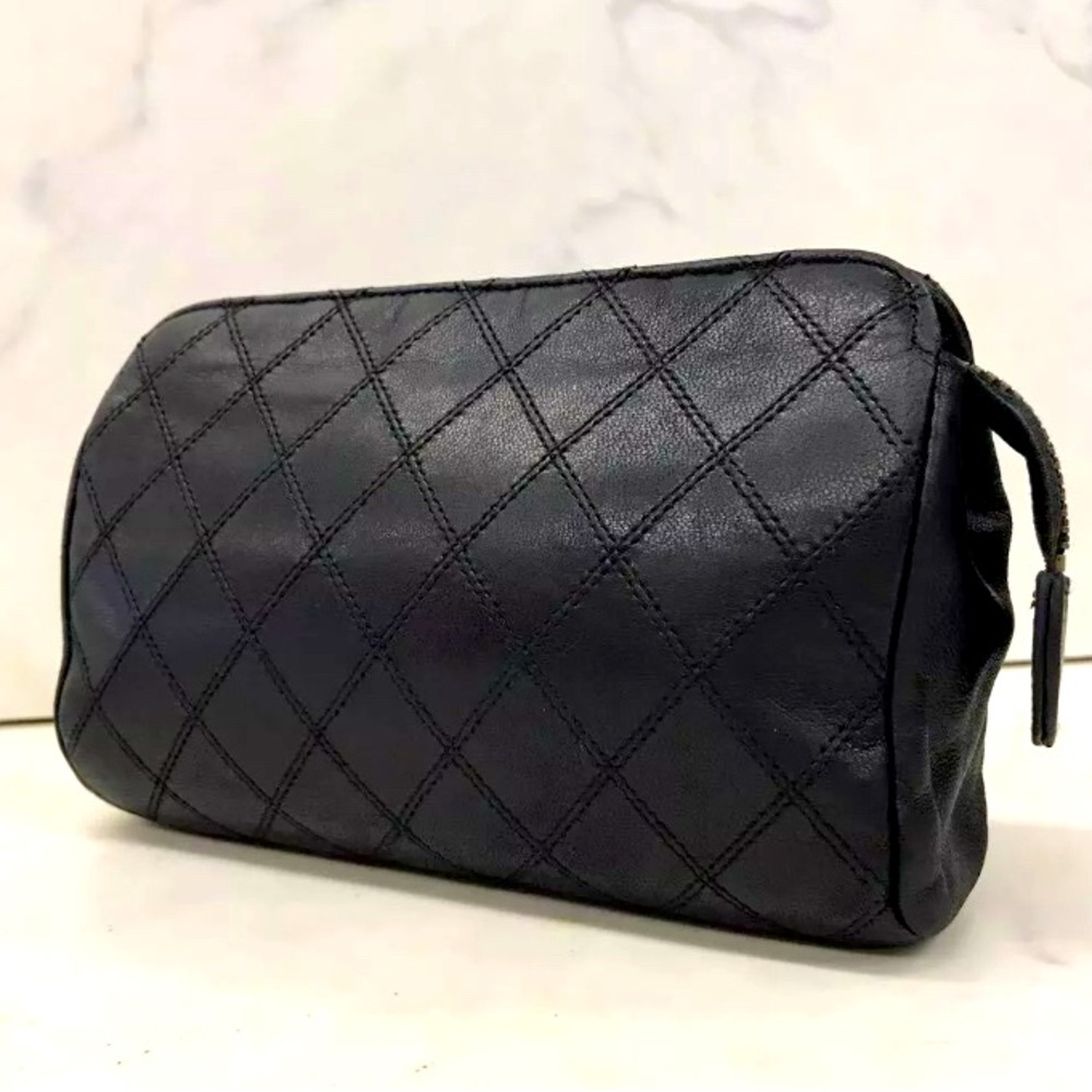 CHANEL Matelasse Pouch/Clutch
Leather Black Authentic with COA